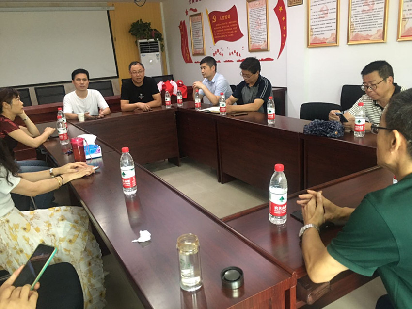 民建安庆市迎江区委开展“民建进社区，文明你我他”活动