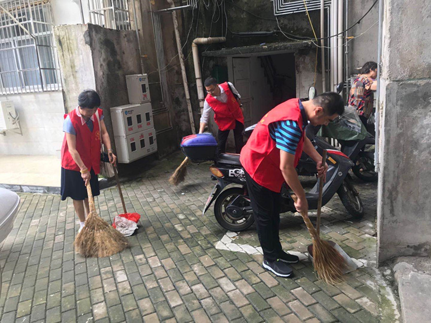 民建安庆市迎江区委开展“民建进社区，文明你我他”活动