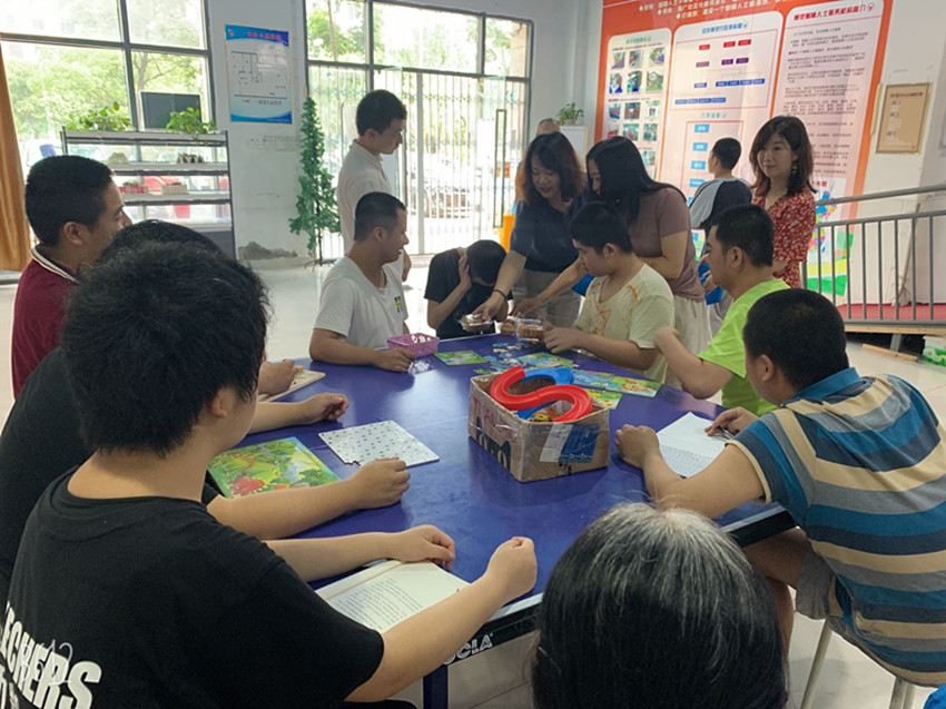 爱心恰逢时  真情永存续--—安庆市（民建）企联会第一小组爱心慰问残障群体