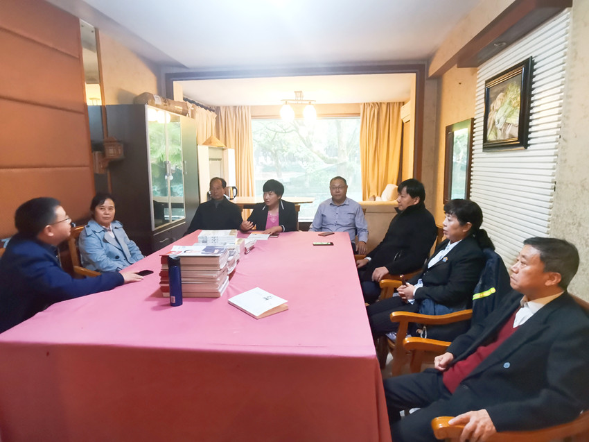 安庆民建老年委召开工作会议