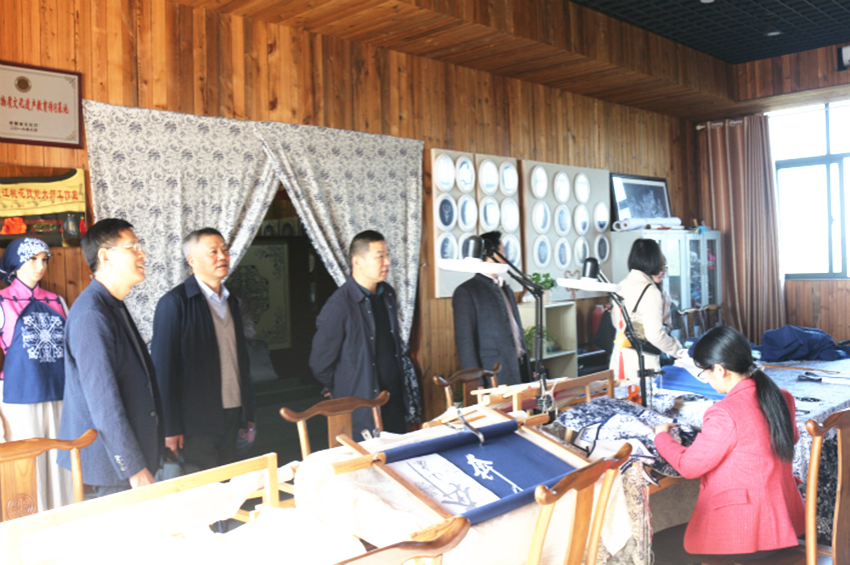 怀宁县委统战部考察团到民建会员单位--安庆皖江中等专业学校考察交流