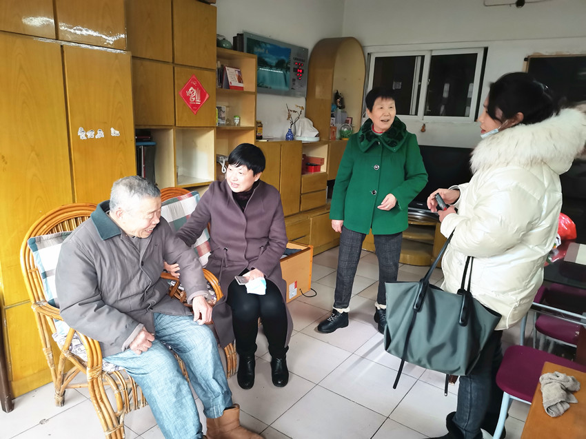 民建安庆市委开展新春慰问老会员活动