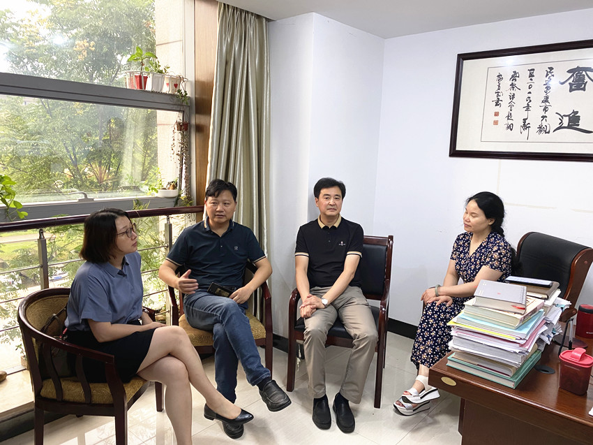 民建大观区委召开碰头会