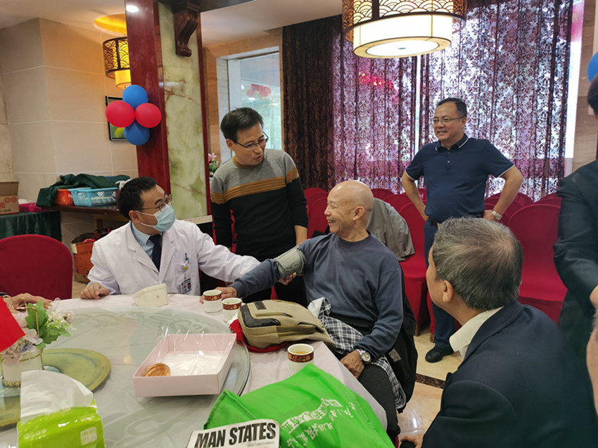 民建安庆市委直属七支部为老年委活动保驾护航