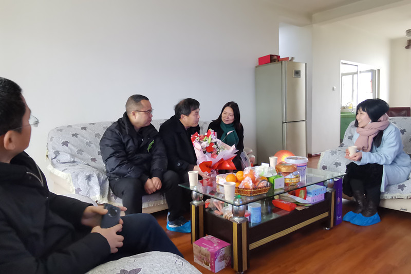 民建安庆市宜秀二支部开展春节走访慰问活动