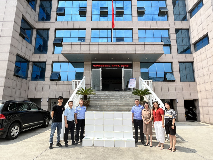 民建安庆市委直属二支部开展“送清凉”慰问活动