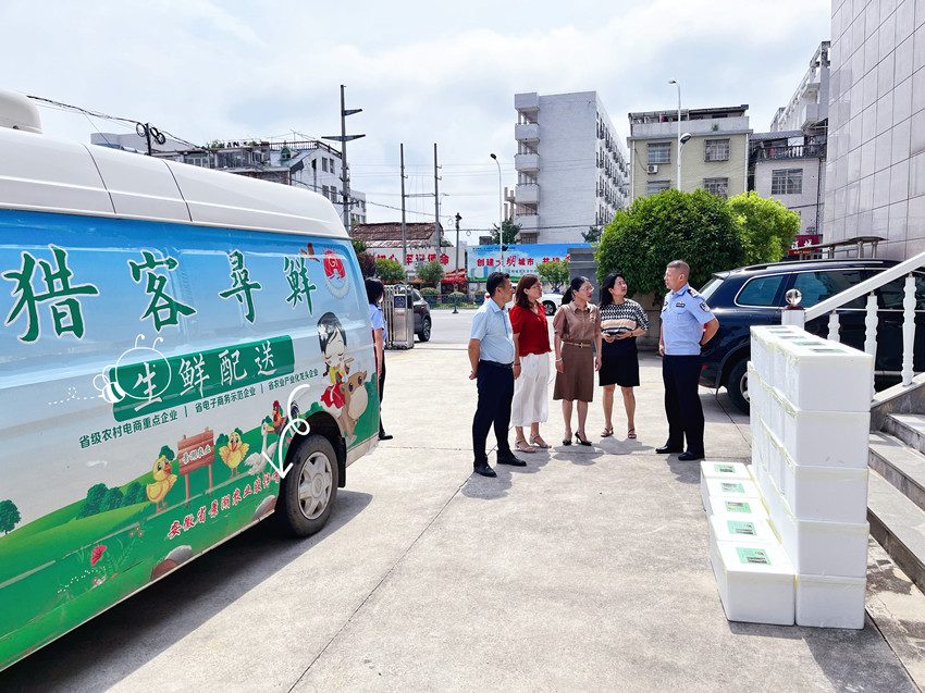 民建安庆市委直属二支部开展“送清凉”慰问活动