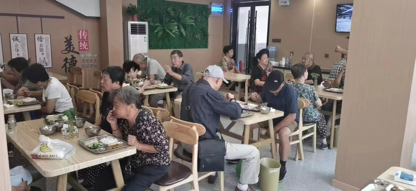 安庆市民建会员吴军强开办老年食堂，暖胃又暖心