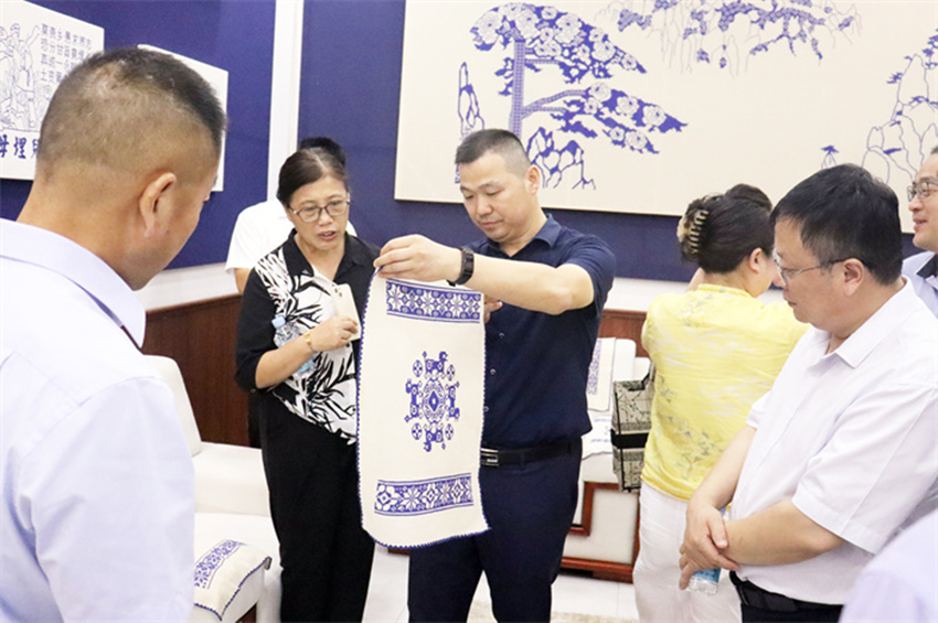 农工党安庆市委到民建会员所属学校调研