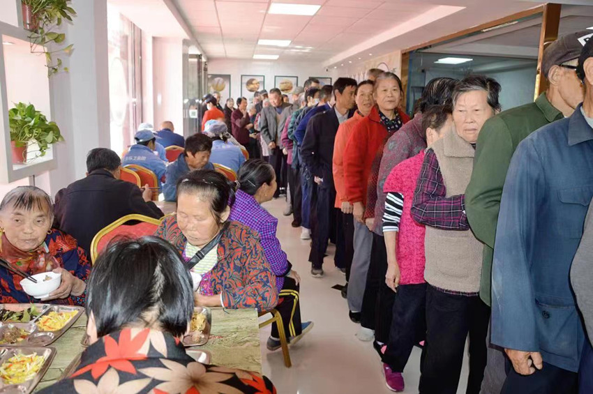 安庆民建会员范俊开办老年食堂 助老暖民心