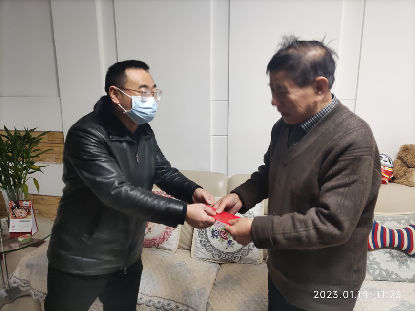 节前“送温暖”，关爱情谊浓