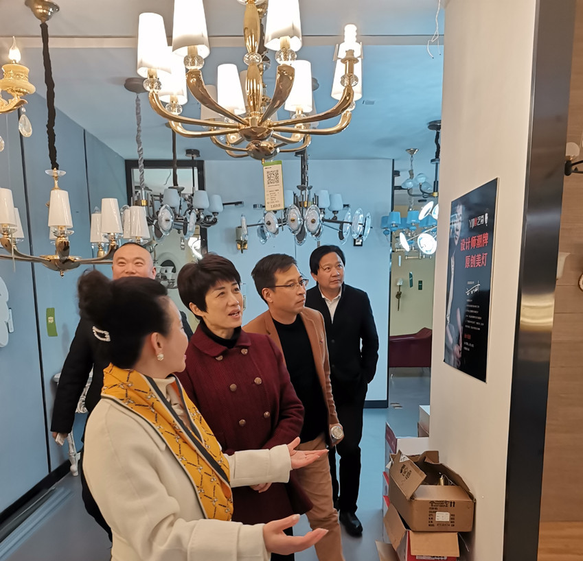 朱菊云赴民建安庆市委直属一支部走访调研