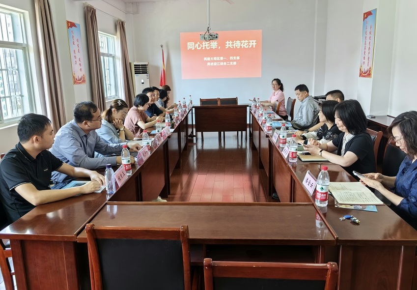 同心托举,共待花开