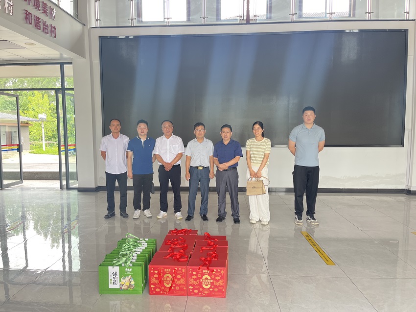 送温暖送关怀 ---民建安庆市委会走访慰问五横乡杨亭村